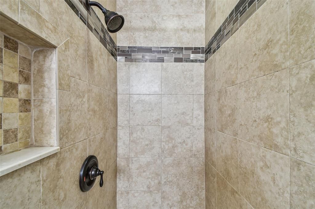 En Venta: $899,900 (4 camas, 3 baños, 3318 Pies cuadrados)