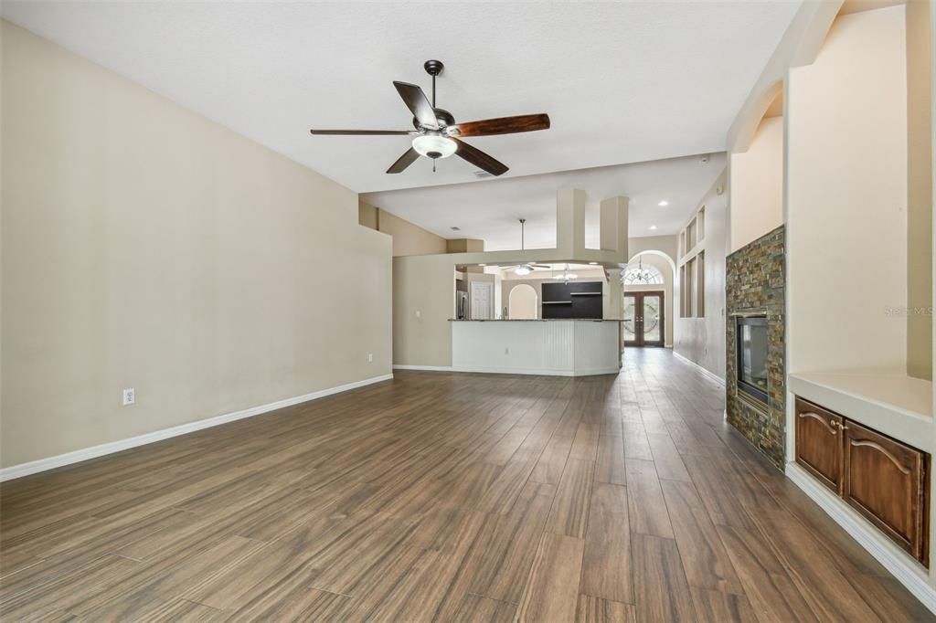 En Venta: $899,900 (4 camas, 3 baños, 3318 Pies cuadrados)