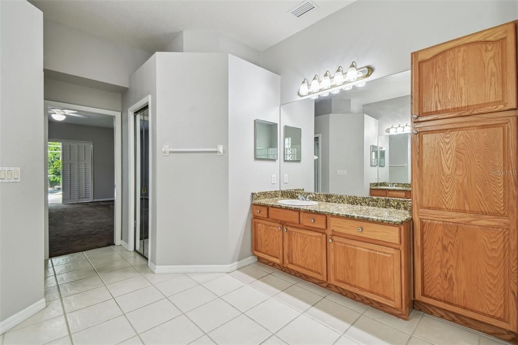 En Venta: $899,900 (4 camas, 3 baños, 3318 Pies cuadrados)