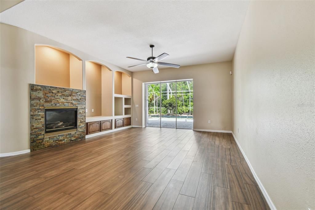 En Venta: $899,900 (4 camas, 3 baños, 3318 Pies cuadrados)