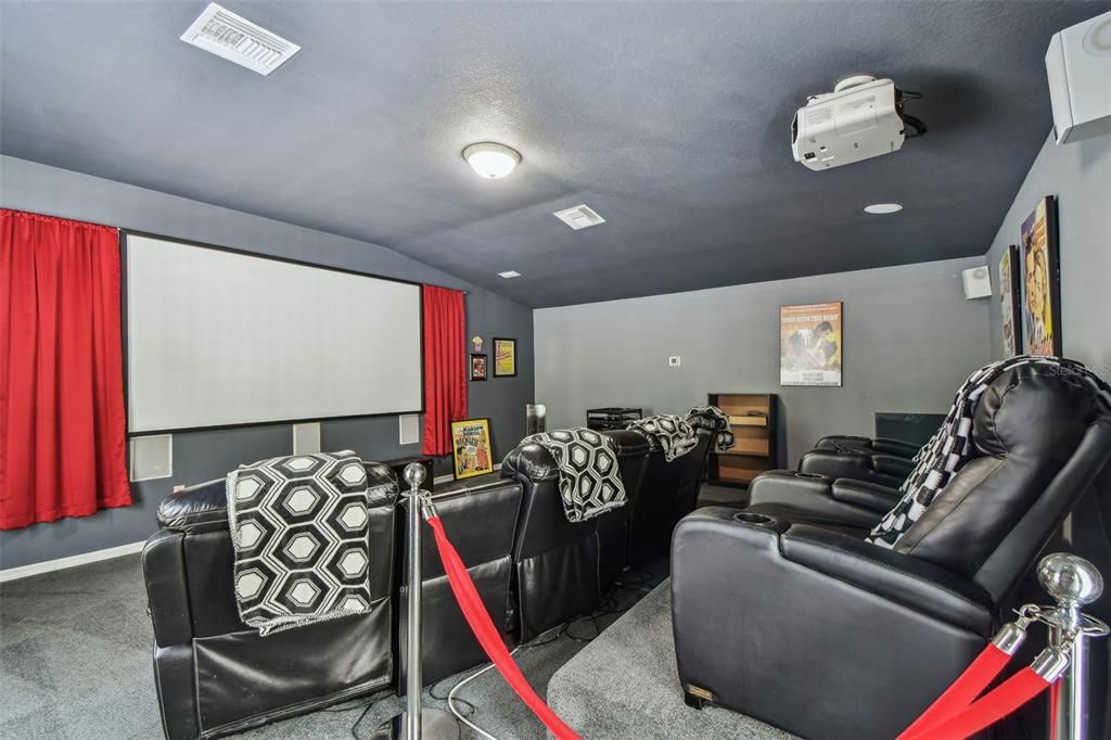 En Venta: $899,900 (4 camas, 3 baños, 3318 Pies cuadrados)