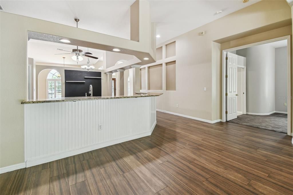 En Venta: $899,900 (4 camas, 3 baños, 3318 Pies cuadrados)