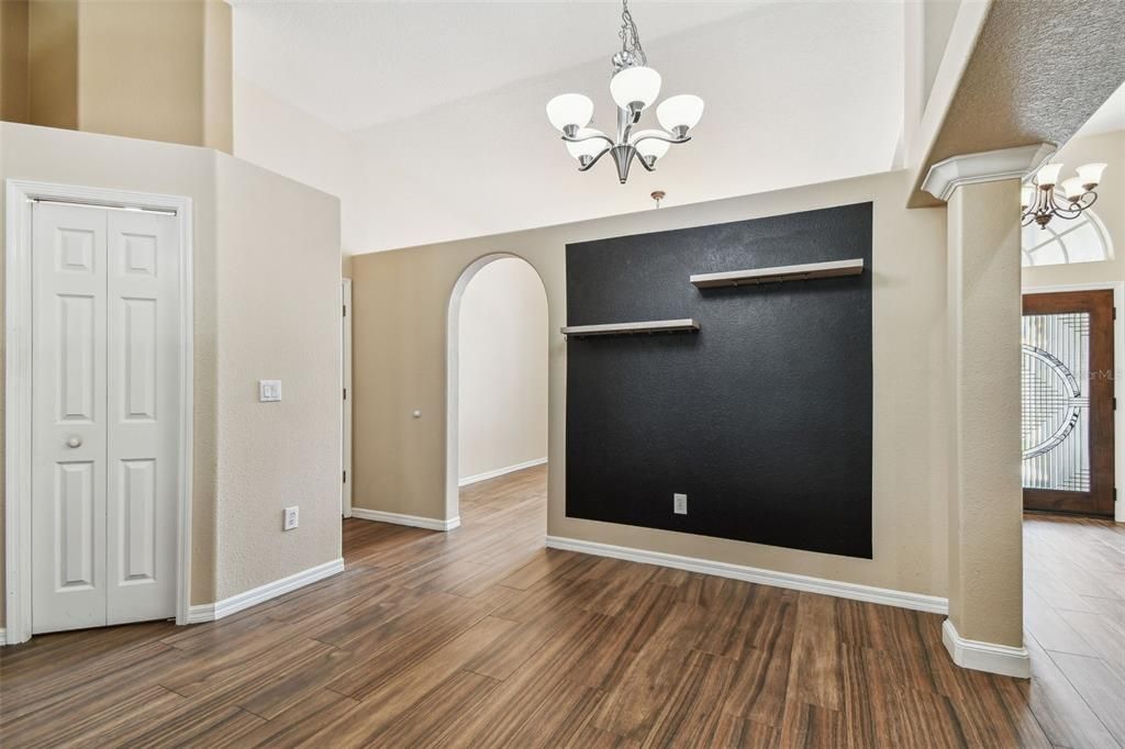 En Venta: $899,900 (4 camas, 3 baños, 3318 Pies cuadrados)