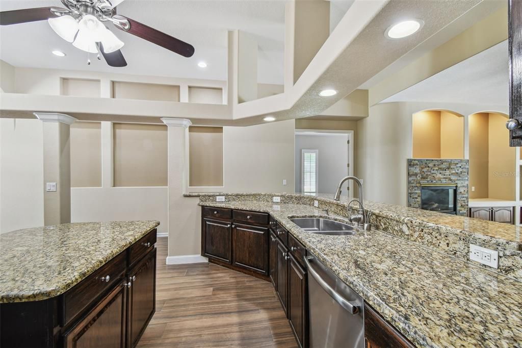 En Venta: $899,900 (4 camas, 3 baños, 3318 Pies cuadrados)