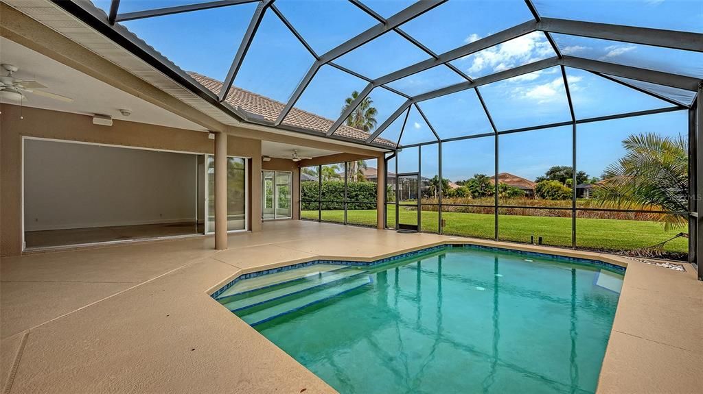 For Sale: $699,900 (4 beds, 3 baths, 2464 Square Feet)