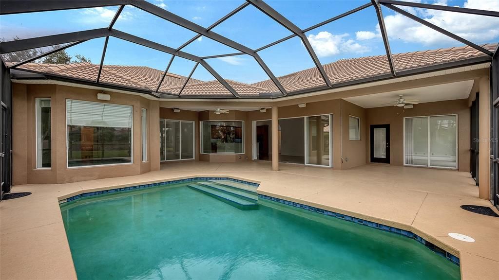 For Sale: $699,900 (4 beds, 3 baths, 2464 Square Feet)