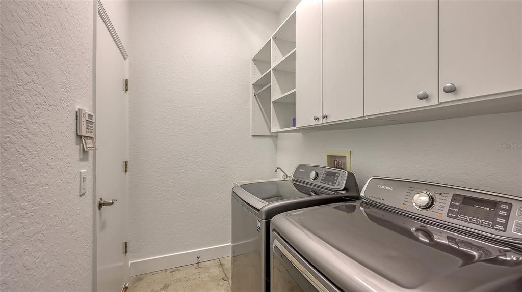 For Sale: $699,900 (4 beds, 3 baths, 2464 Square Feet)