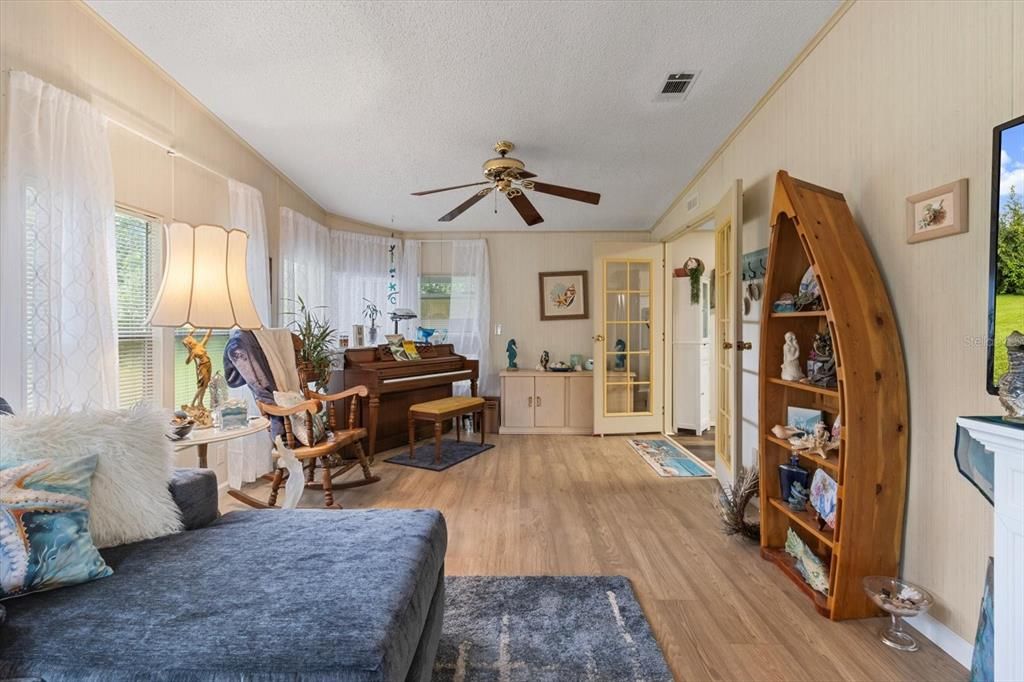 待售: $189,900 (2 贝兹, 2 浴室, 1568 平方英尺)