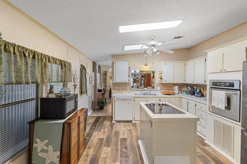 待售: $189,900 (2 贝兹, 2 浴室, 1568 平方英尺)