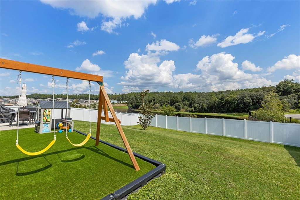 合同活跃: $379,000 (4 贝兹, 2 浴室, 1892 平方英尺)