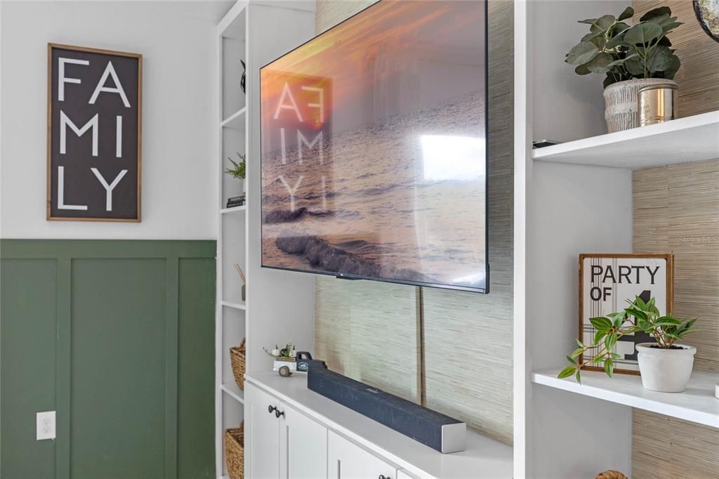 合同活跃: $379,000 (4 贝兹, 2 浴室, 1892 平方英尺)