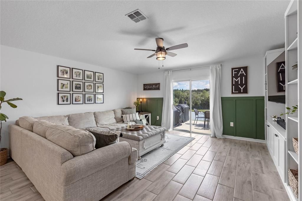 合同活跃: $379,000 (4 贝兹, 2 浴室, 1892 平方英尺)