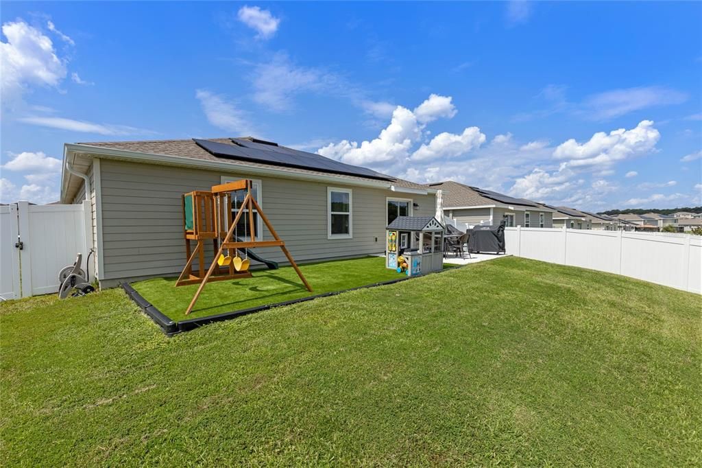 合同活跃: $379,000 (4 贝兹, 2 浴室, 1892 平方英尺)