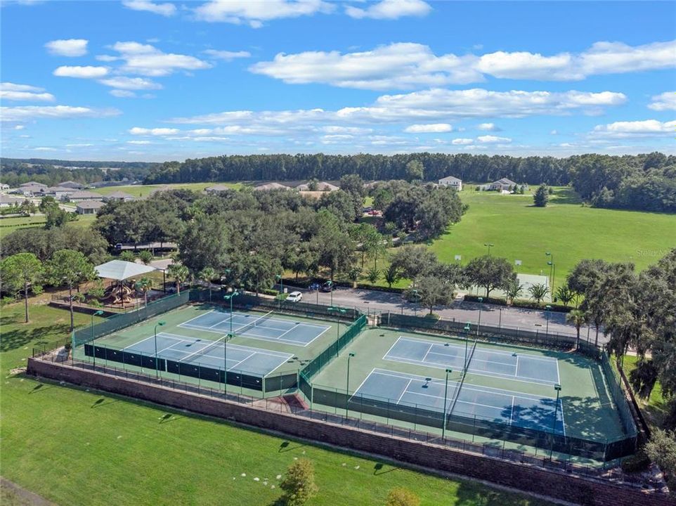 合同活跃: $379,000 (4 贝兹, 2 浴室, 1892 平方英尺)