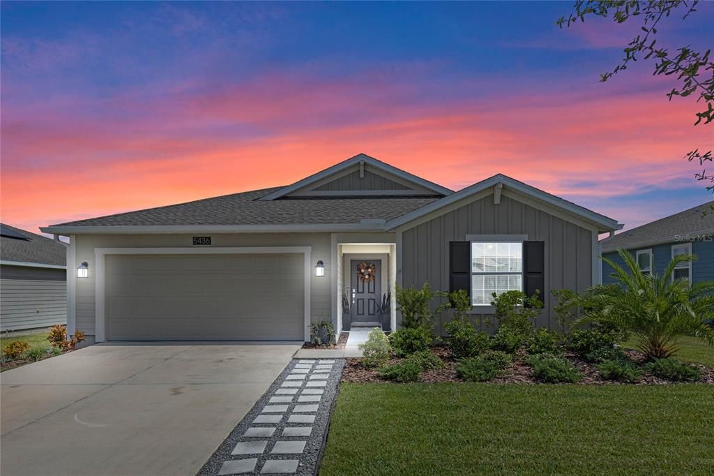 合同活跃: $379,000 (4 贝兹, 2 浴室, 1892 平方英尺)