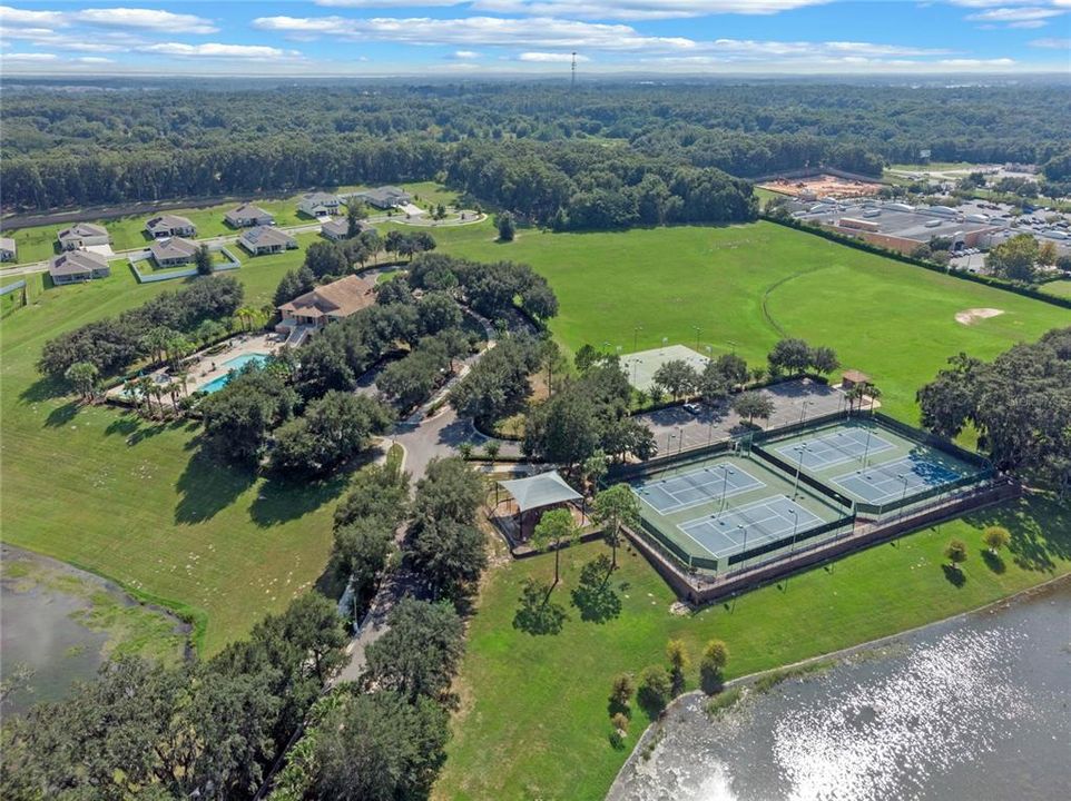 合同活跃: $379,000 (4 贝兹, 2 浴室, 1892 平方英尺)