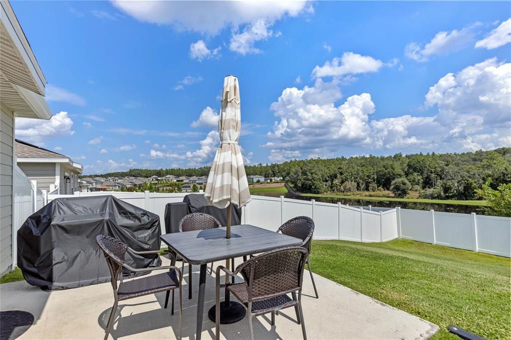 合同活跃: $379,000 (4 贝兹, 2 浴室, 1892 平方英尺)