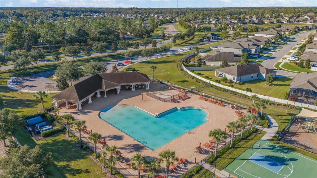 На продажу: $599,900 (6 спален, 4 ванн, 4081 Квадратных фут)