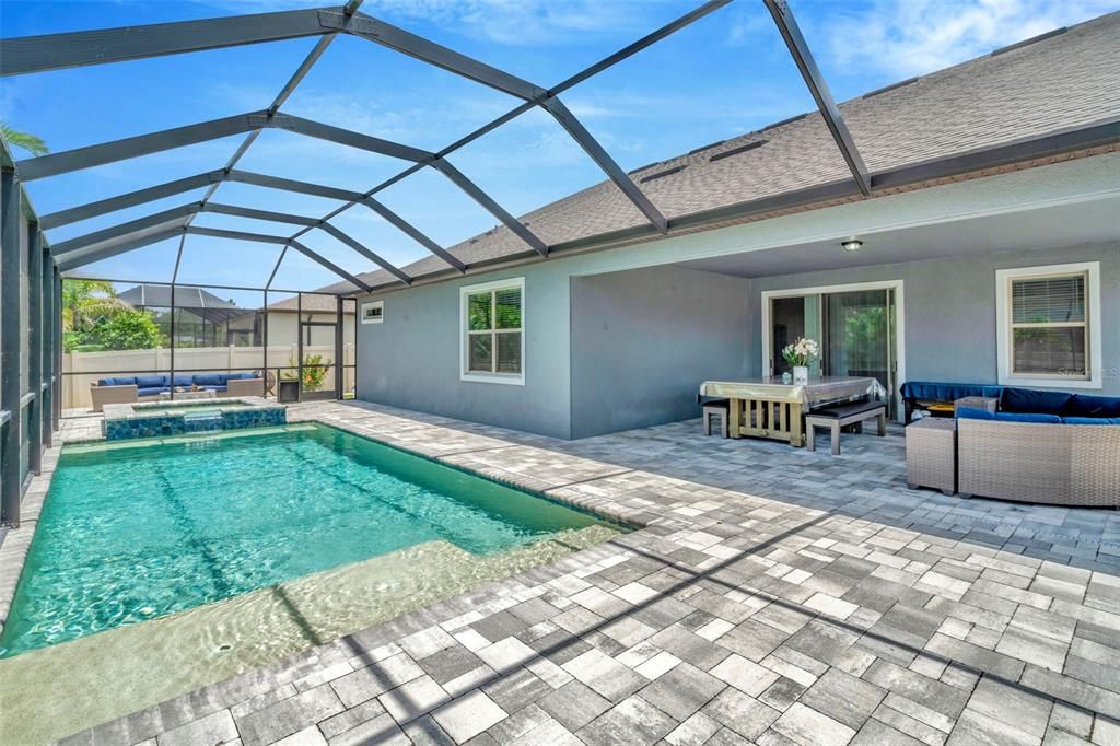 На продажу: $599,900 (6 спален, 4 ванн, 4081 Квадратных фут)