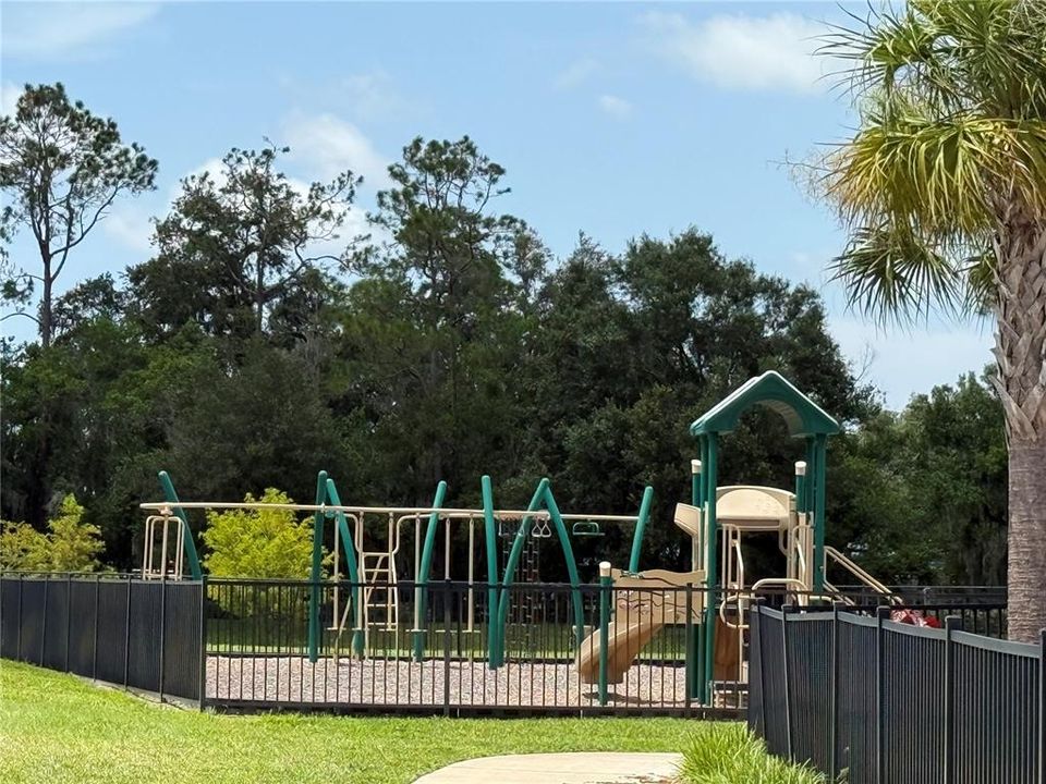 На продажу: $599,900 (6 спален, 4 ванн, 4081 Квадратных фут)