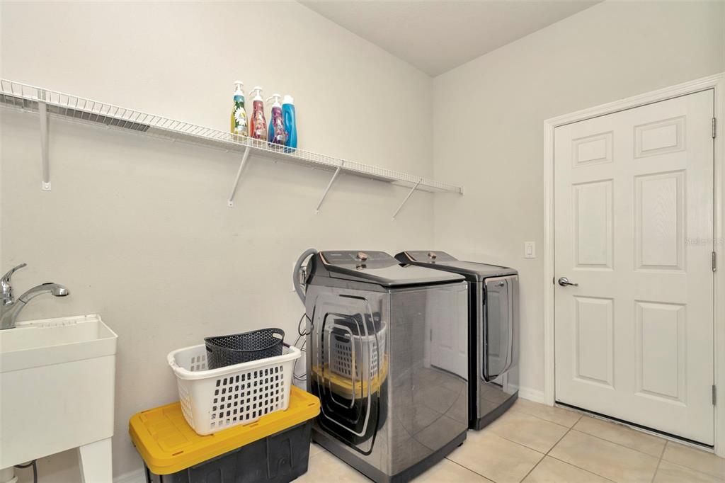 На продажу: $599,900 (6 спален, 4 ванн, 4081 Квадратных фут)