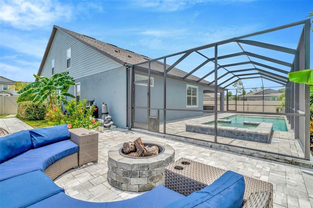 На продажу: $599,900 (6 спален, 4 ванн, 4081 Квадратных фут)