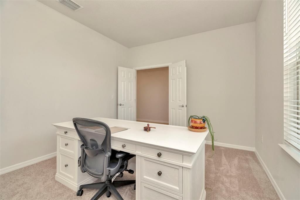 На продажу: $599,900 (6 спален, 4 ванн, 4081 Квадратных фут)