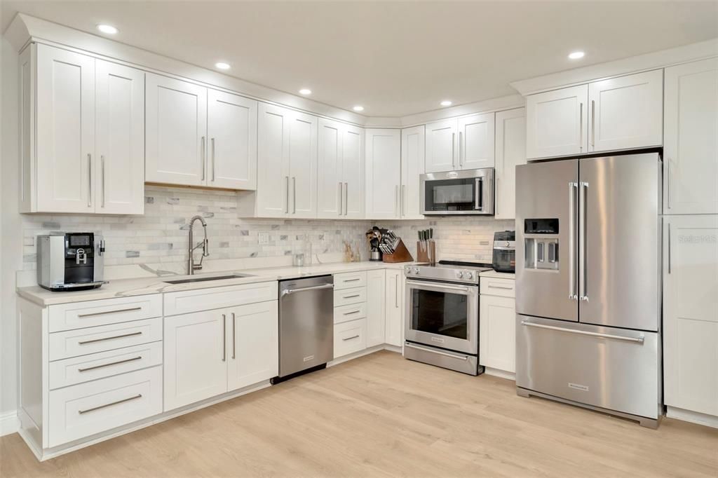 На продажу: $599,900 (6 спален, 4 ванн, 4081 Квадратных фут)