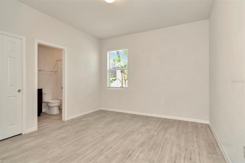 На продажу: $599,900 (6 спален, 4 ванн, 4081 Квадратных фут)