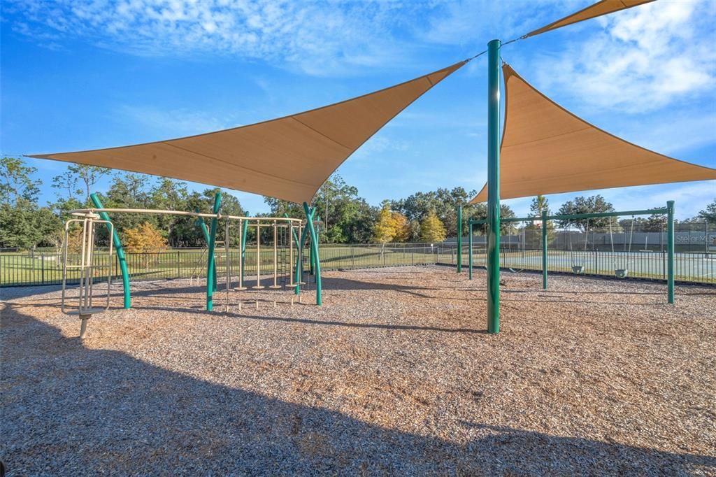 На продажу: $599,900 (6 спален, 4 ванн, 4081 Квадратных фут)