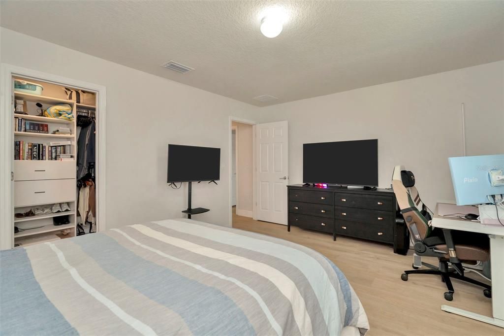 На продажу: $599,900 (6 спален, 4 ванн, 4081 Квадратных фут)