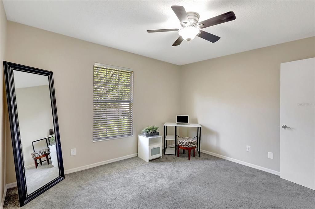 合同活跃: $450,000 (4 贝兹, 2 浴室, 2169 平方英尺)