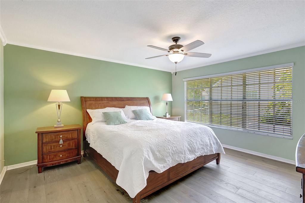 合同活跃: $450,000 (4 贝兹, 2 浴室, 2169 平方英尺)