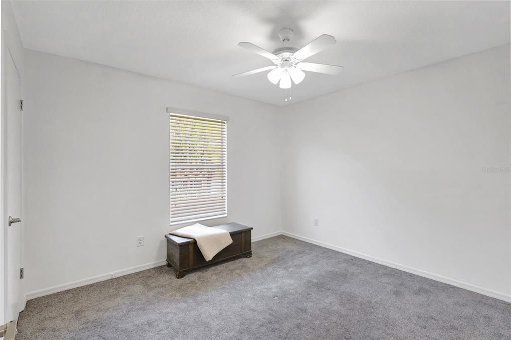 合同活跃: $450,000 (4 贝兹, 2 浴室, 2169 平方英尺)