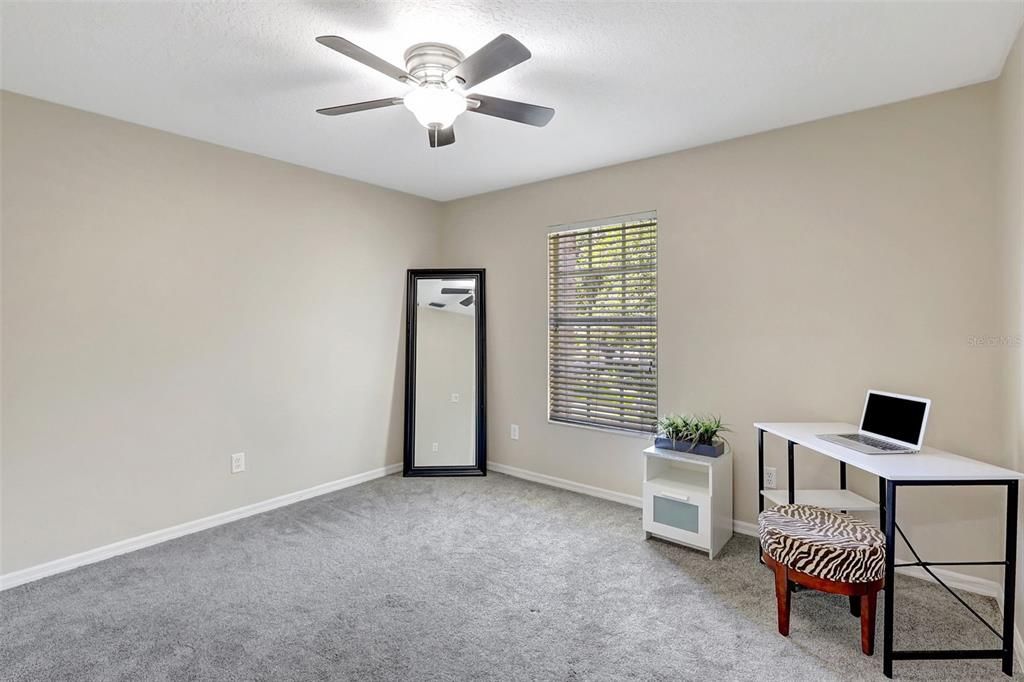 合同活跃: $450,000 (4 贝兹, 2 浴室, 2169 平方英尺)