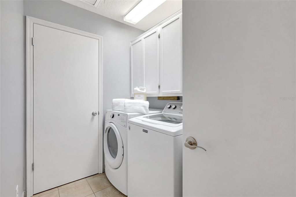 合同活跃: $450,000 (4 贝兹, 2 浴室, 2169 平方英尺)