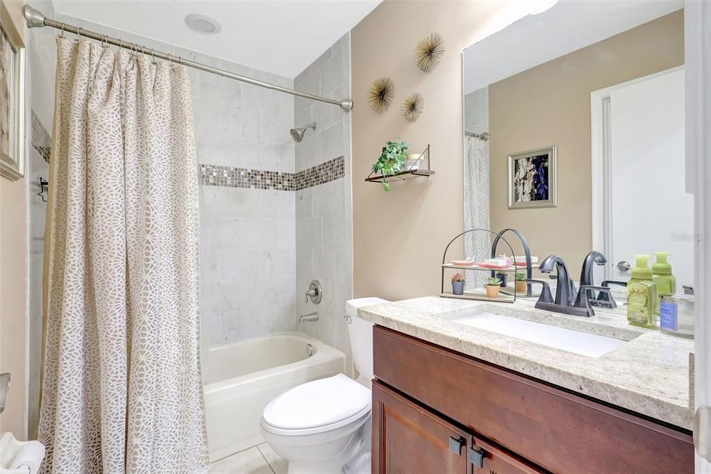 合同活跃: $450,000 (4 贝兹, 2 浴室, 2169 平方英尺)