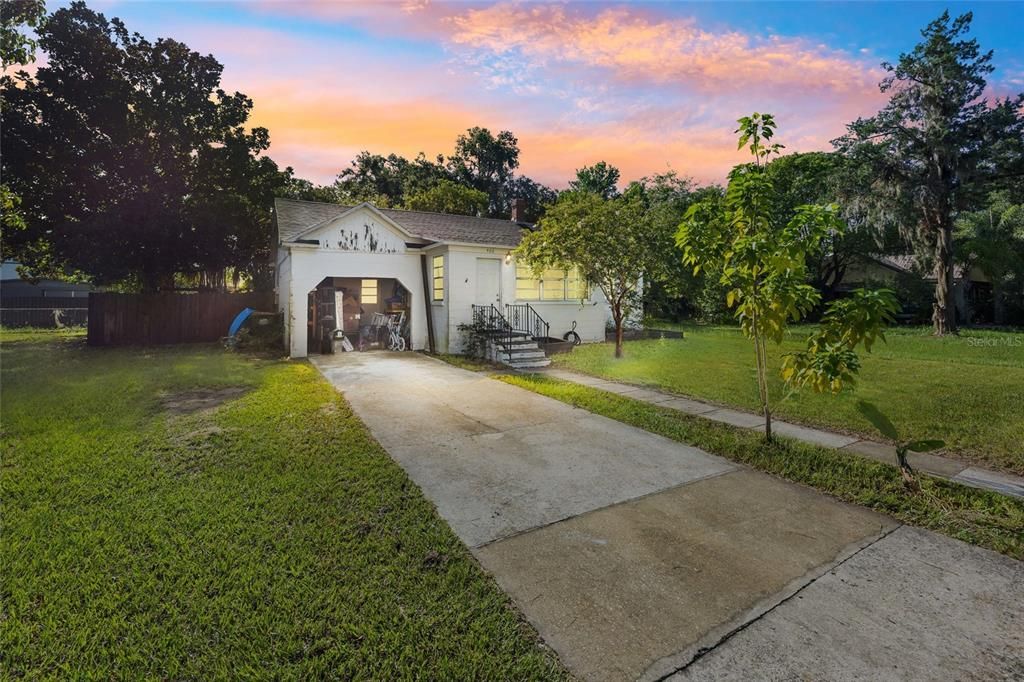 最近售出: $159,900 (2 贝兹, 1 浴室, 996 平方英尺)