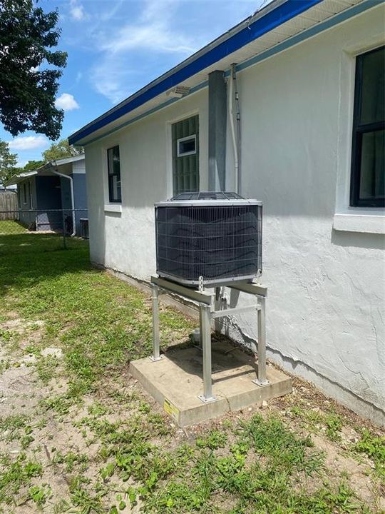 For Sale: $259,000 (2 beds, 1 baths, 700 Square Feet)