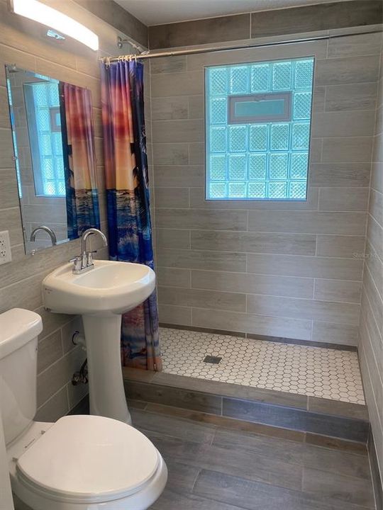 For Sale: $259,000 (2 beds, 1 baths, 700 Square Feet)