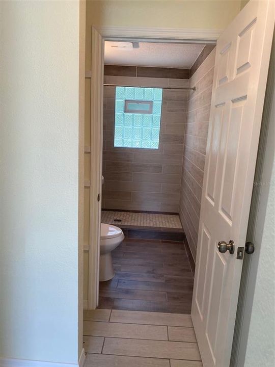 For Sale: $259,000 (2 beds, 1 baths, 700 Square Feet)