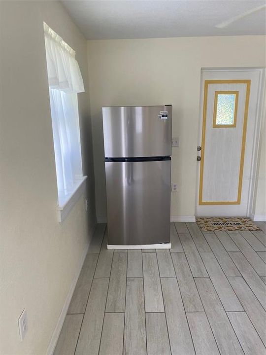 For Sale: $259,000 (2 beds, 1 baths, 700 Square Feet)