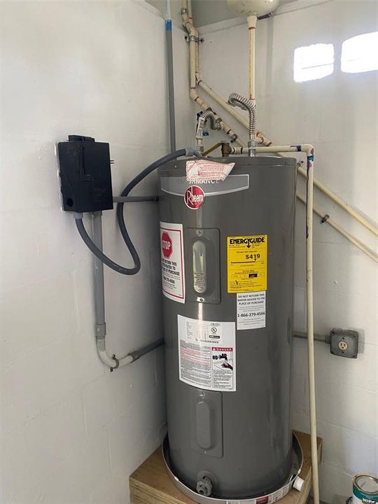 For Sale: $259,000 (2 beds, 1 baths, 700 Square Feet)