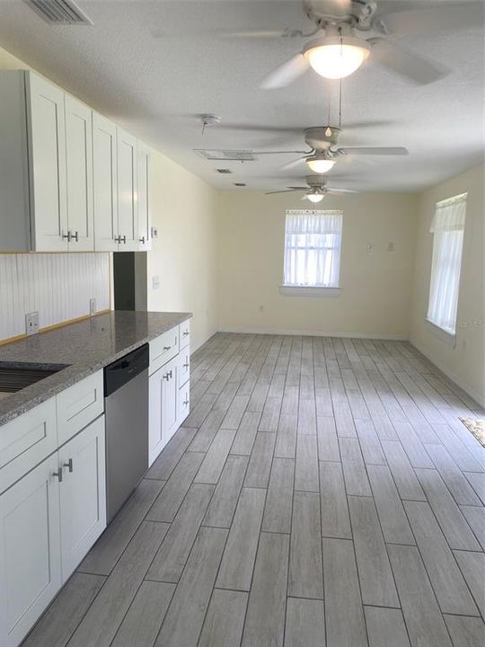 For Sale: $259,000 (2 beds, 1 baths, 700 Square Feet)