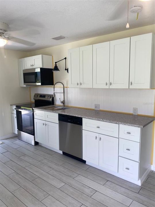 For Sale: $259,000 (2 beds, 1 baths, 700 Square Feet)