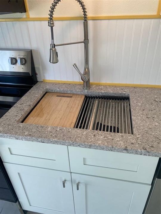 For Sale: $259,000 (2 beds, 1 baths, 700 Square Feet)