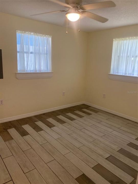 For Sale: $259,000 (2 beds, 1 baths, 700 Square Feet)