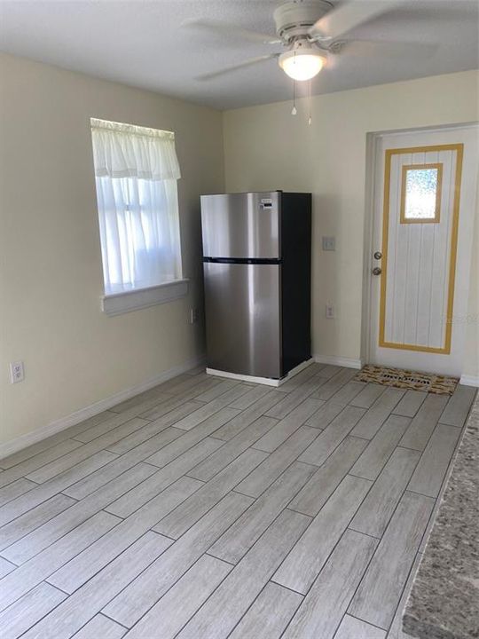 For Sale: $259,000 (2 beds, 1 baths, 700 Square Feet)