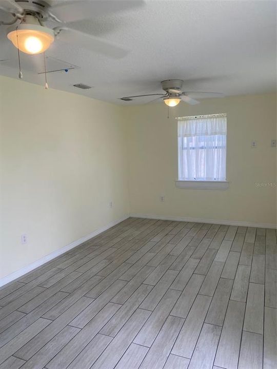 For Sale: $259,000 (2 beds, 1 baths, 700 Square Feet)