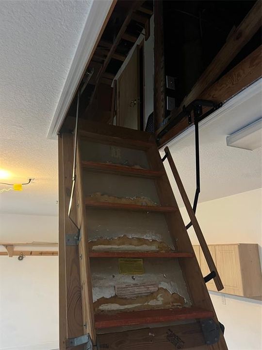 For Sale: $259,000 (2 beds, 1 baths, 700 Square Feet)